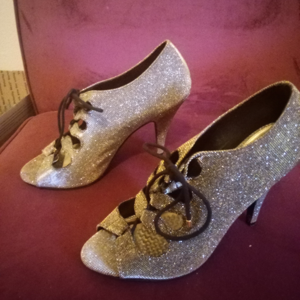 FIONI Nights Gold Glitter Heels